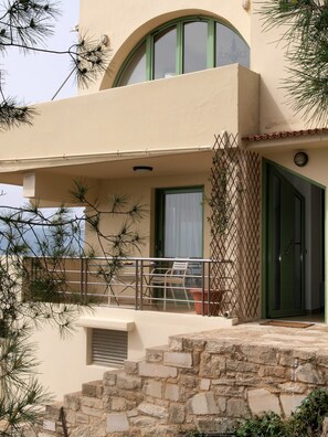 تفاصيل الفندق من الخارج