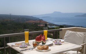 تناول الطعام بالخارج