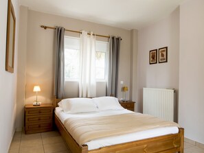 6 bedrooms, iron/ironing board, free WiFi, bed sheets - Massive Luxury Villa*private heated pool*Perfect 4 large groups up to 16 guests (Καλαθάς)