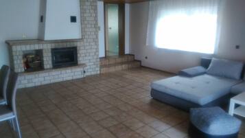 Apartment | Living room | Flat-screen TV, fireplace
