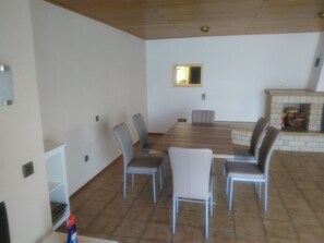 Apartment | Essbereich im Zimmer