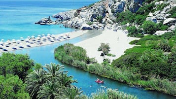 Una spiaggia nelle vicinanze