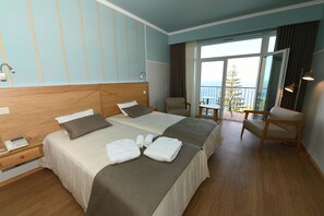 Twin Room | Minibar, desk, blackout drapes, soundproofing - Hotel do Campo (Ribeira Brava)
