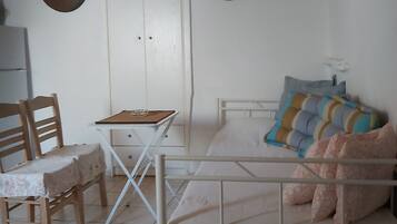 1 habitación, wifi y ropa de cama