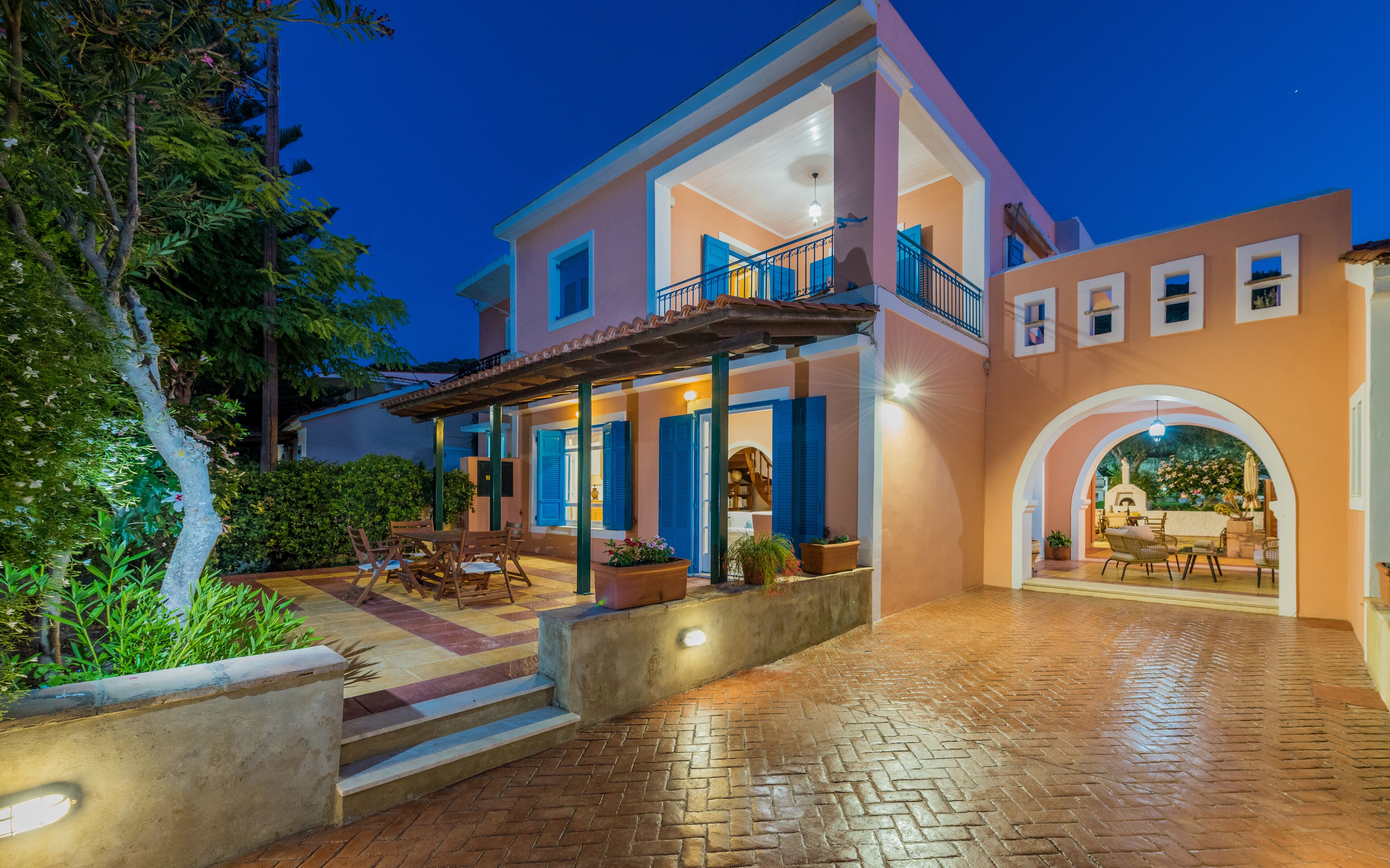 المنشأة من الخارج