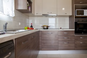 Fridge, microwave, oven, stovetop - Last Minute Offers at Villa Nikoleta with Private Pool & Views of Lefkada Town (Απόλπαινα)