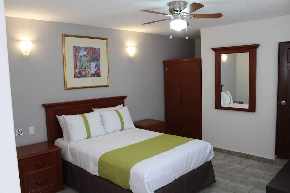 Habitación doble clásica, 1 cama matrimonial | Cunas y wifi gratis