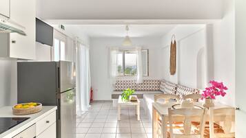 Fridge, oven, coffee/tea maker, toaster