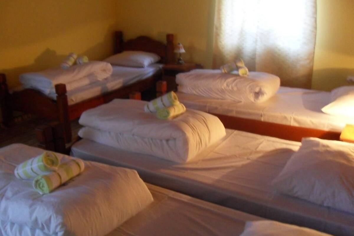 1 bedroom, desk, soundproofing, free cribs/infant beds