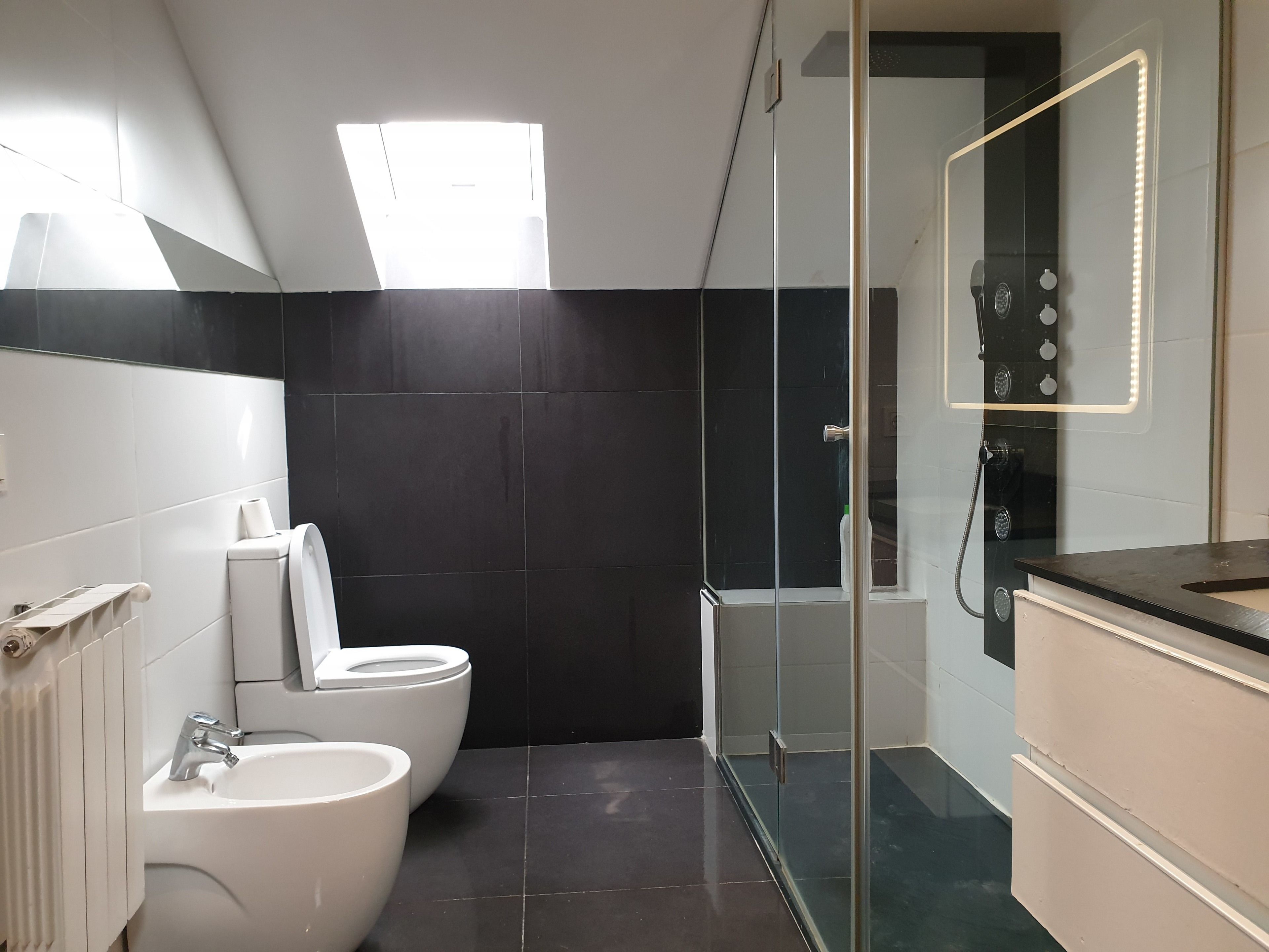 Superior Suite, 1 Bedroom, Terrace (Free Parking) | Bathroom | Shower, hair dryer, towels, soap