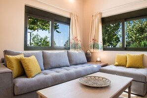 Smart-TV, Kamin, DVD-Player, Bücher