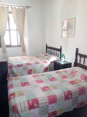 Iron/ironing board, free WiFi, bed sheets - Hotel Spring (Guatemala City)