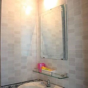 Chậu rửa trong phòng tắm