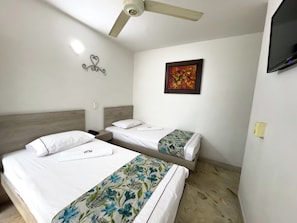 Standard Twin Room | Free WiFi, bed sheets - Hotel Macedonia Plaza Medellin  (Itagüí)