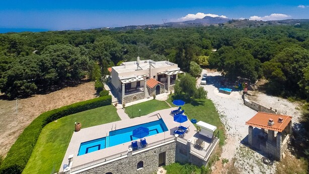 A large estate with a swimming pool, outdoor seating, and a view of the surrounding landscape. - Modern Countryside Villa with Private pool, spectacular view, peaceful location (Πρινές)