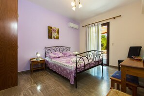 3 bedrooms, desk, soundproofing, iron/ironing board