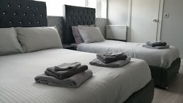 Chambre Triple | Coffres-forts dans les chambres, chambres insonorisées