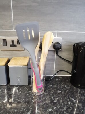 Réfrigérateur dans l'espace commun, micro-ondes dans l'espace commun