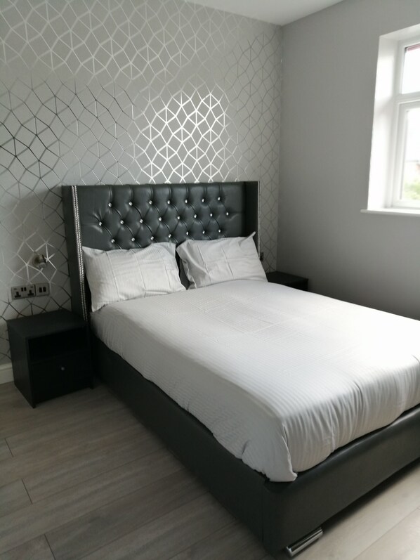 Kahden hengen standard-huone | Tallelokero huoneessa, äänieristys, silitysrauta/-lauta, ilmainen Wi-Fi