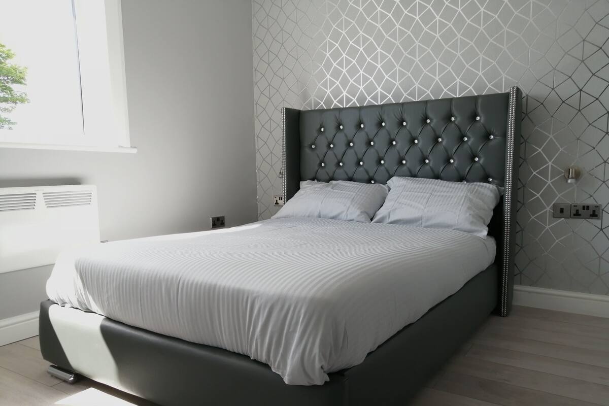 Standard Double Room | In-room safe, soundproofing, iron/ironing board, WiFi (free)