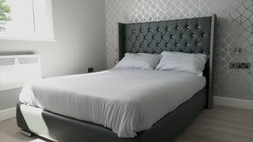 Standard Double Room | In-room safe, soundproofing, iron/ironing board, free WiFi