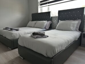 Chambre triple de base | Coffre-fort, système d’insonorisation, fer et planche à repasser