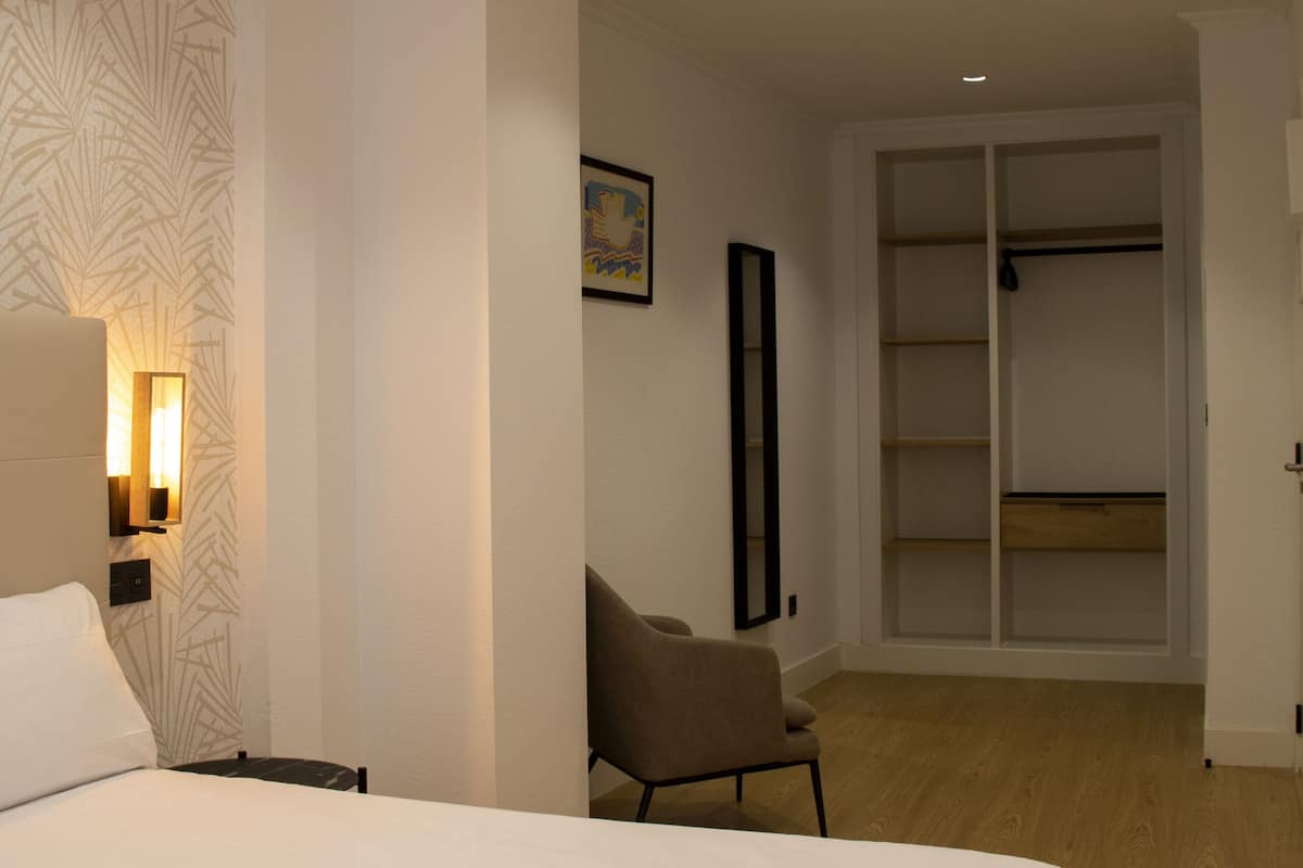 standard triple room | desk, blackout curtains, free wifi, bed sheets