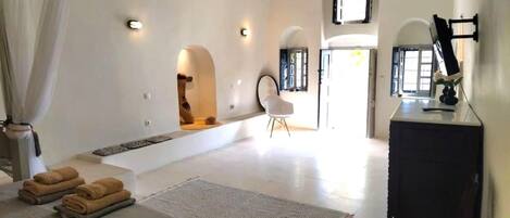 3 soverom, safe på rommet, strykejern/-brett og reiseseng for barn