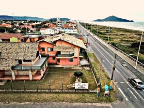 ESMERALDA 03 | Free WiFi, bed sheets - Pousada Marzuk (Navegantes)