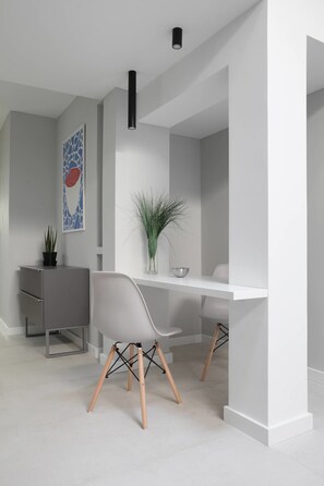 Bureau, espace de travail pour ordinateur portable