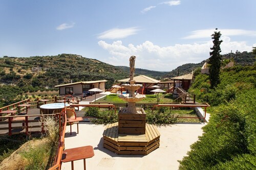 VILLA HERA/ESTATE KARES