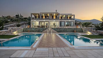 Outdoor pool, a heated pool