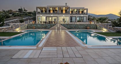 Family Friendly Villa with Heated Pool, Tennis, Jacuzzi, 4km to Sea & Amenities