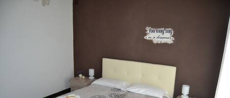 1 室のベッドルーム、アイロン / アイロン台、WiFi、ベッドシーツ