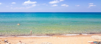 7 bedroom villa with pool, 700m from the beach!