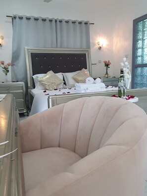 Honeymoon Room (Diamond) | Free WiFi, bed sheets - Agnes Cottage (La Digue)