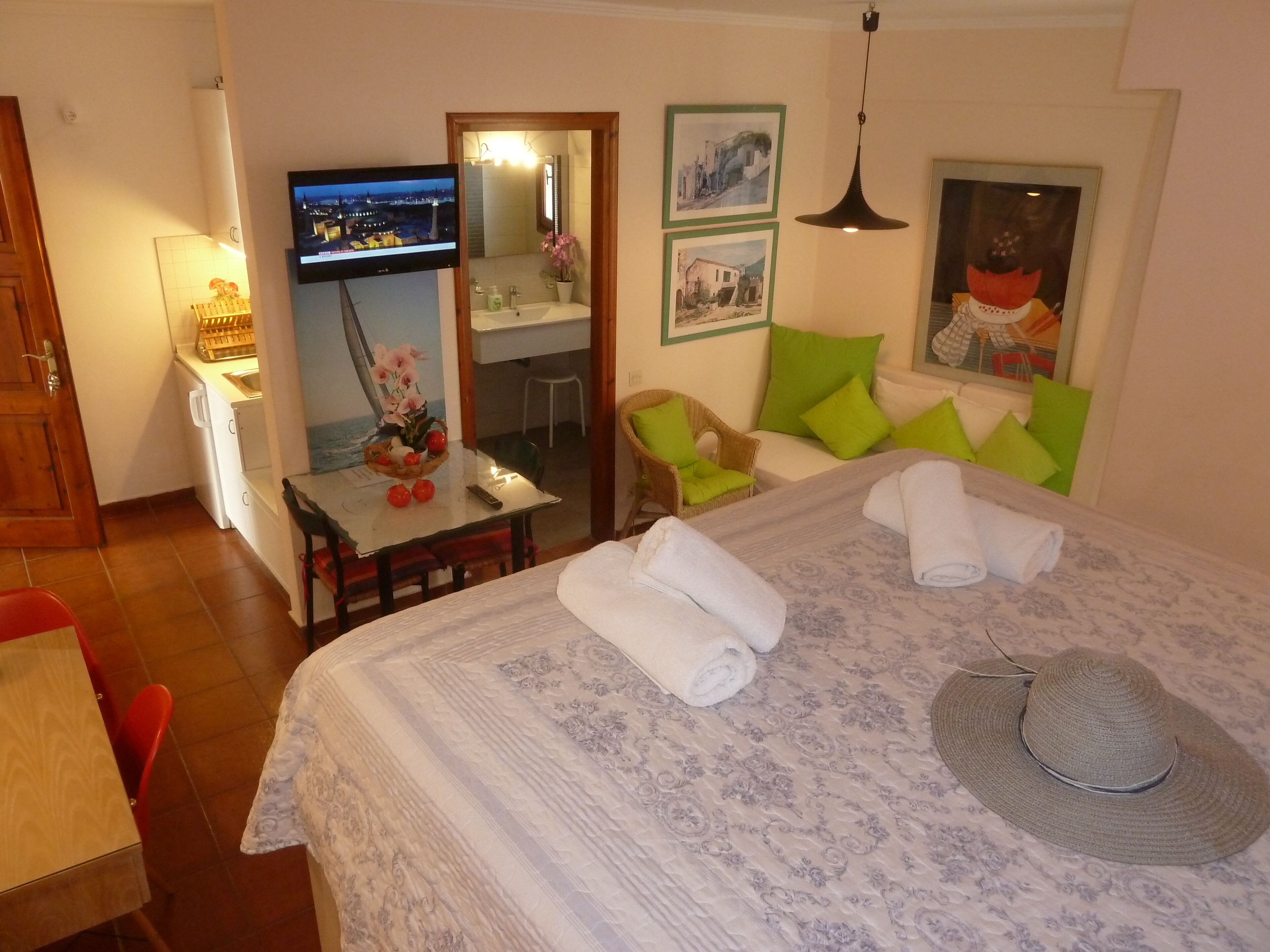 熨斗/熨衫板、Wi-Fi、床單