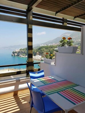 Studio Suite, Sea View | Balcony - Dianas Home (Orikum)