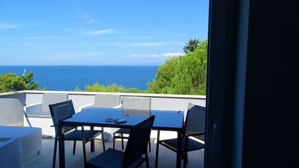 Exclusive Apartment, 4 Bedrooms, Terrace, Beach View (Sofia) | Pemandangan balkoni