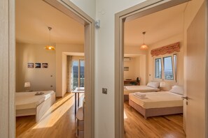 4 habitaciones, caja de seguridad en la habitación y escritorio 