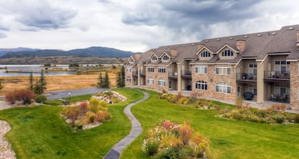 Bay Club Town Homes by CRMR