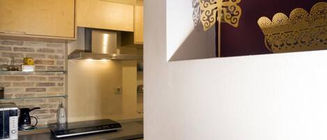 Fridge, microwave, coffee/tea maker, electric kettle