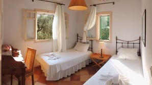 A bedroom with two beds, a wooden desk, and a chair. - Villa Pergola - Collection Villas (Katouna)
