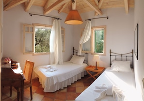2 bedrooms, iron/ironing board, travel cot, free WiFi