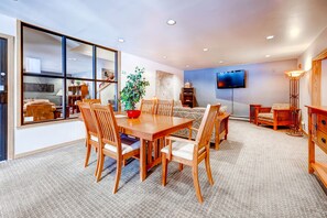Lobby sitting area - Cedars Lodge Condos by CRMR (Frisco)