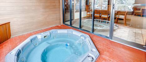 Indoor spa tub