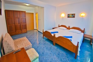 3 habitaciones, tabla de planchar con plancha y wifi gratis 