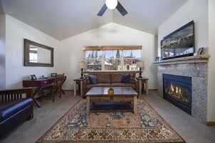 Smart TV, chimenea, piso con calefacción