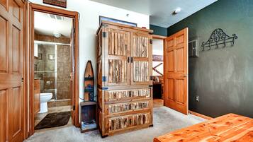 Comfort Condo, 2 Bedrooms, Kitchen | 2 bedrooms, individually decorated, individually furnished