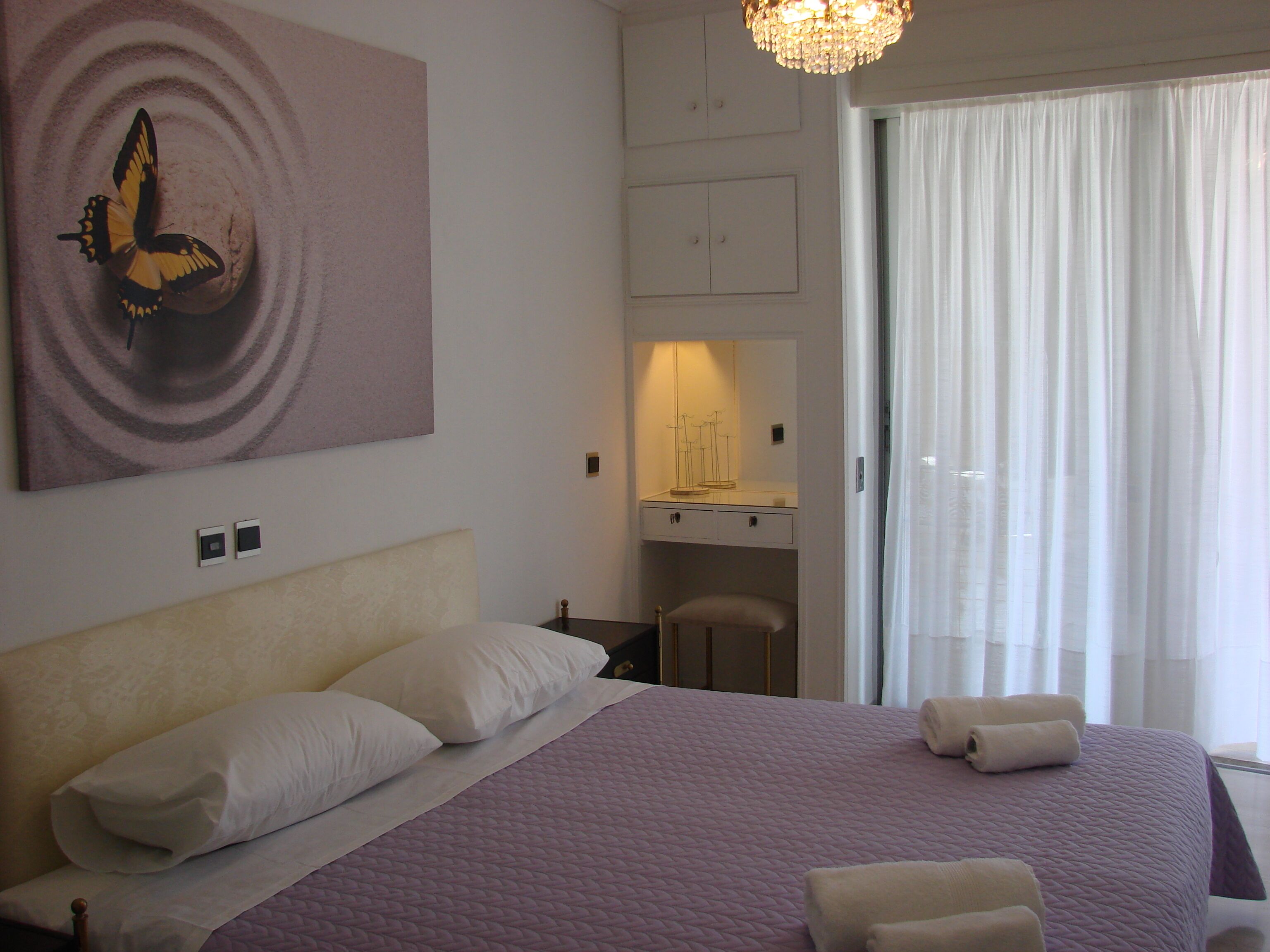 3 bedrooms, in-room safe, iron/ironing board, internet